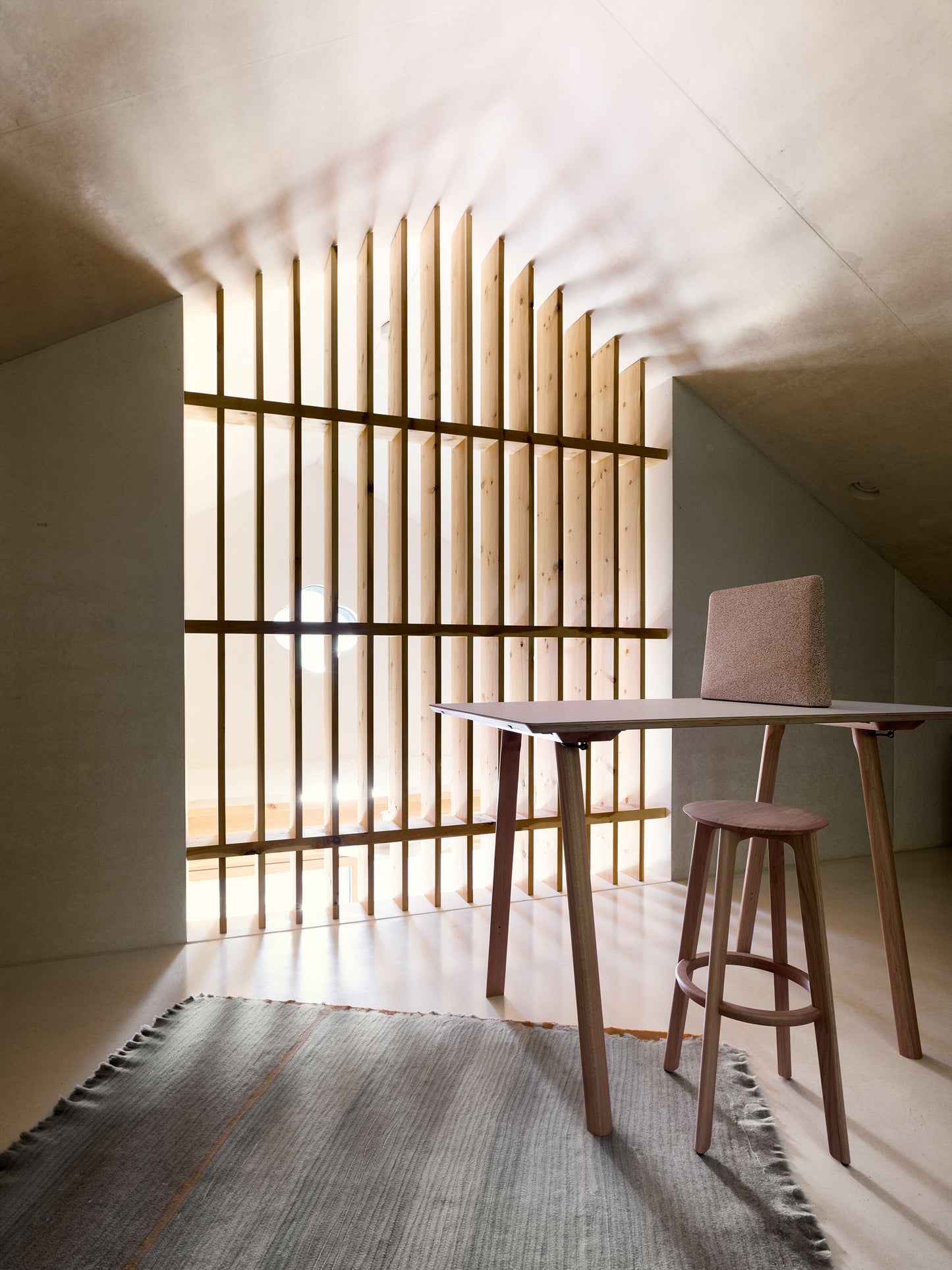 Table en bois massif Rail High