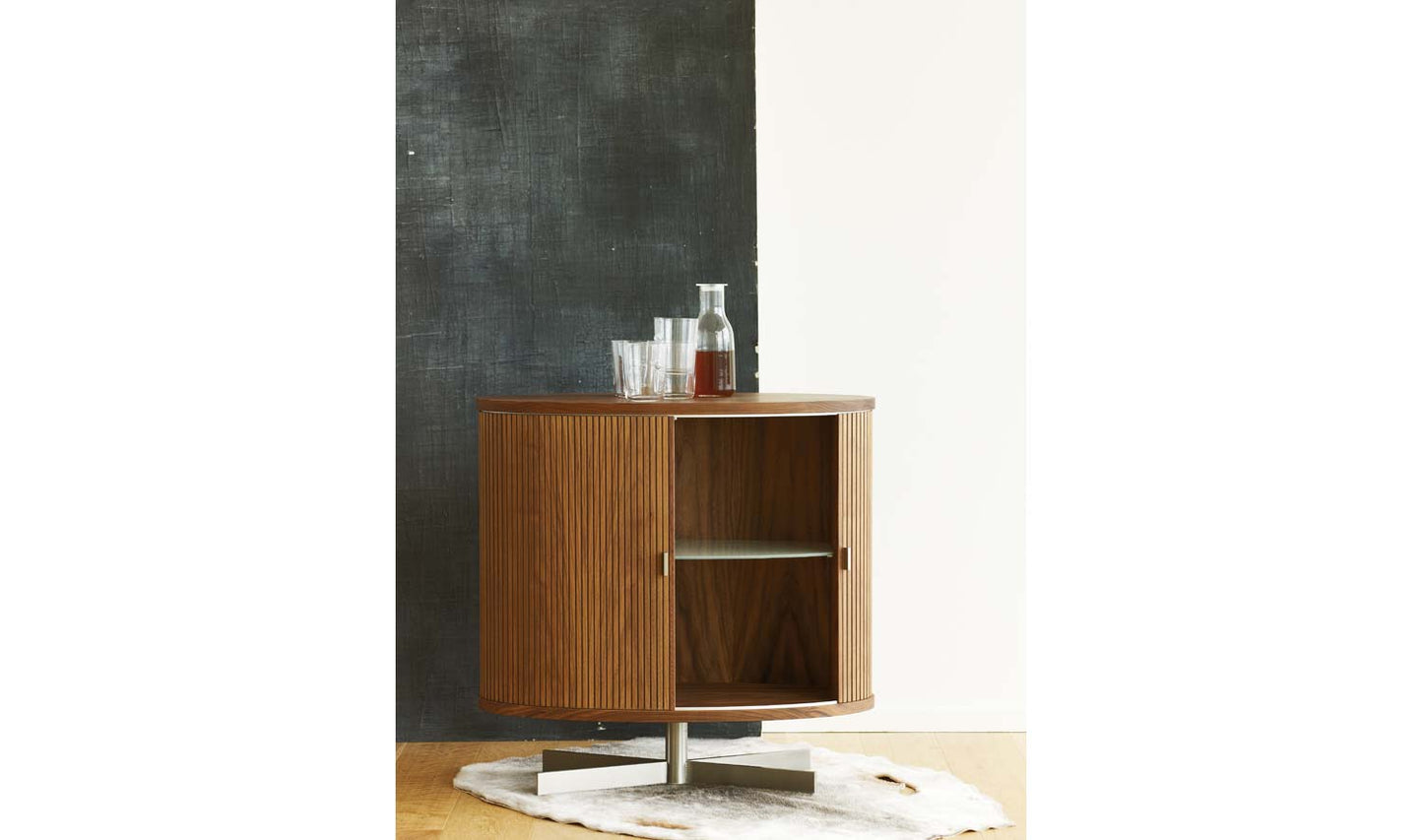 Ovaler Schrank AK 1365