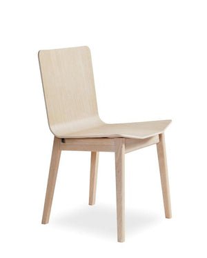 Chaise en bois scandinave