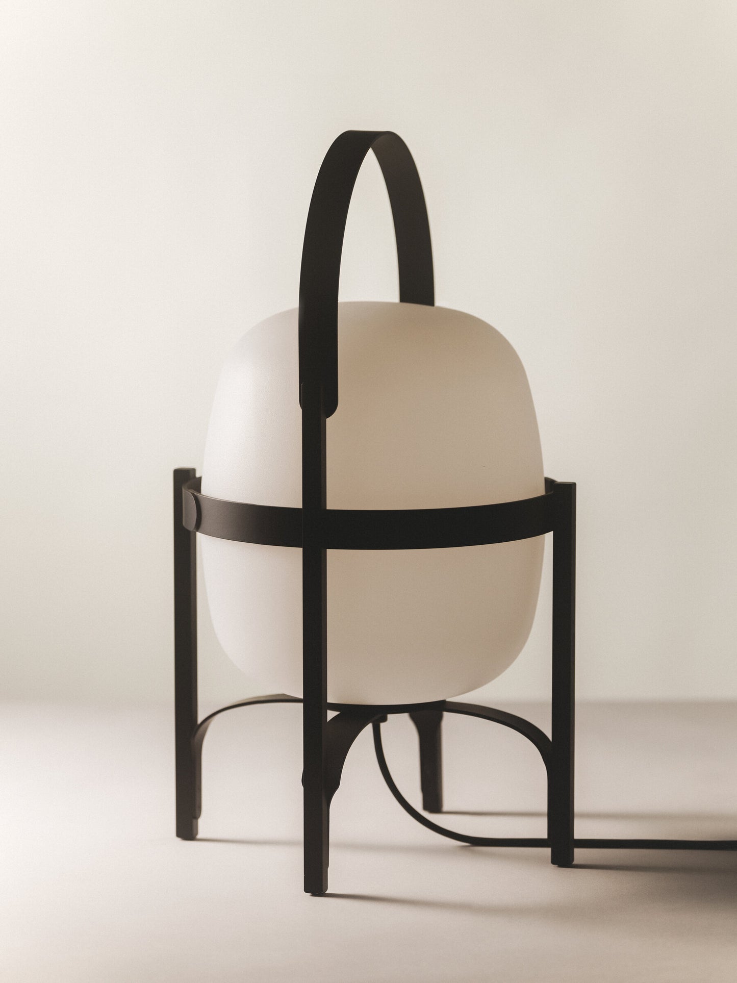 Outdoor-Leuchte Cesta von Santa & Cole – Design Miguel Milá