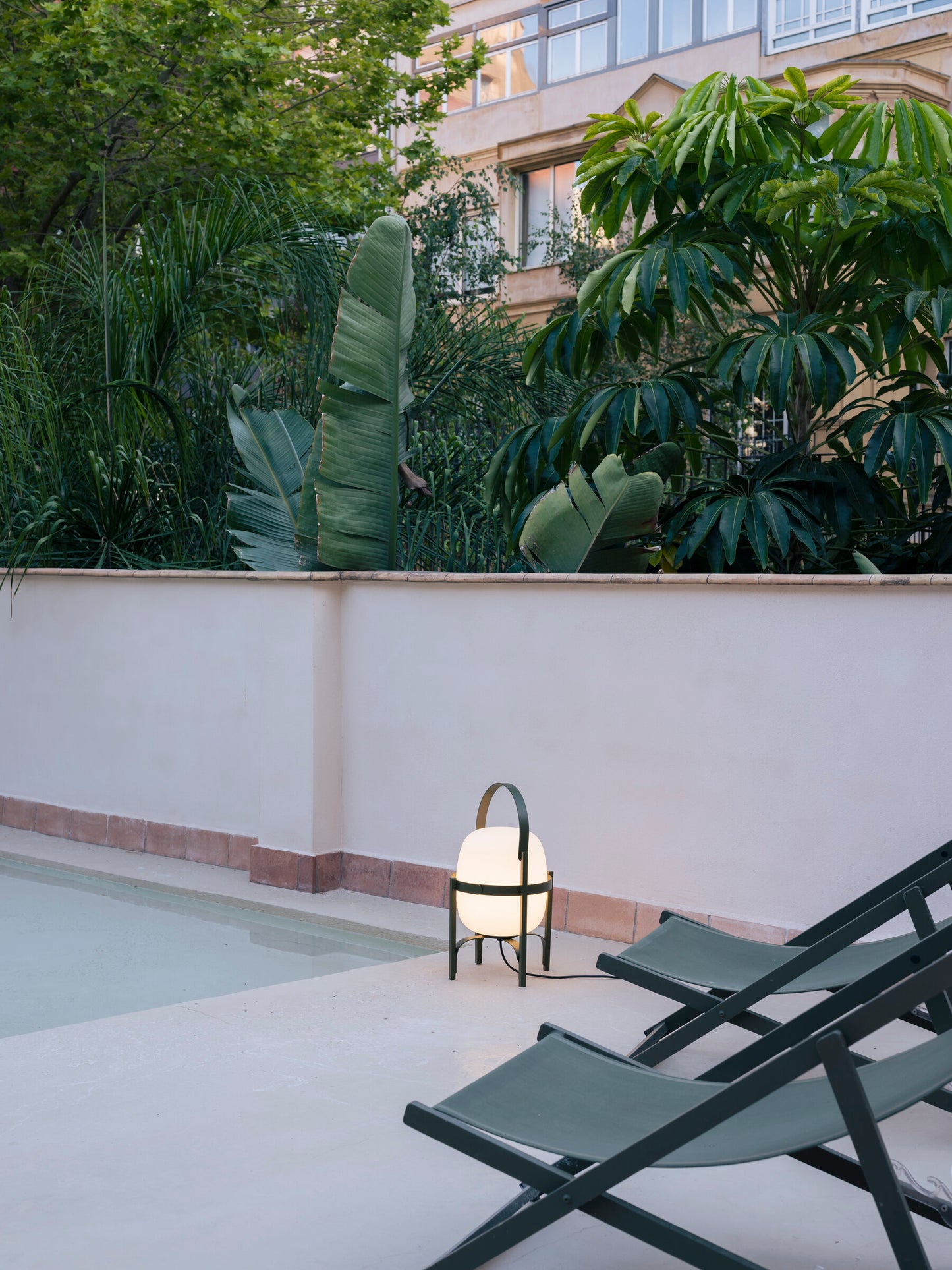 Outdoor-Leuchte Cesta von Santa & Cole – Design Miguel Milá