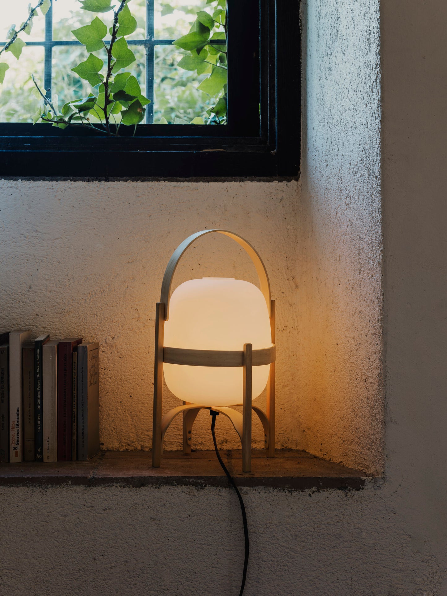 Lampe de table Cestita de Santa & Cole – Design Miguel Milá