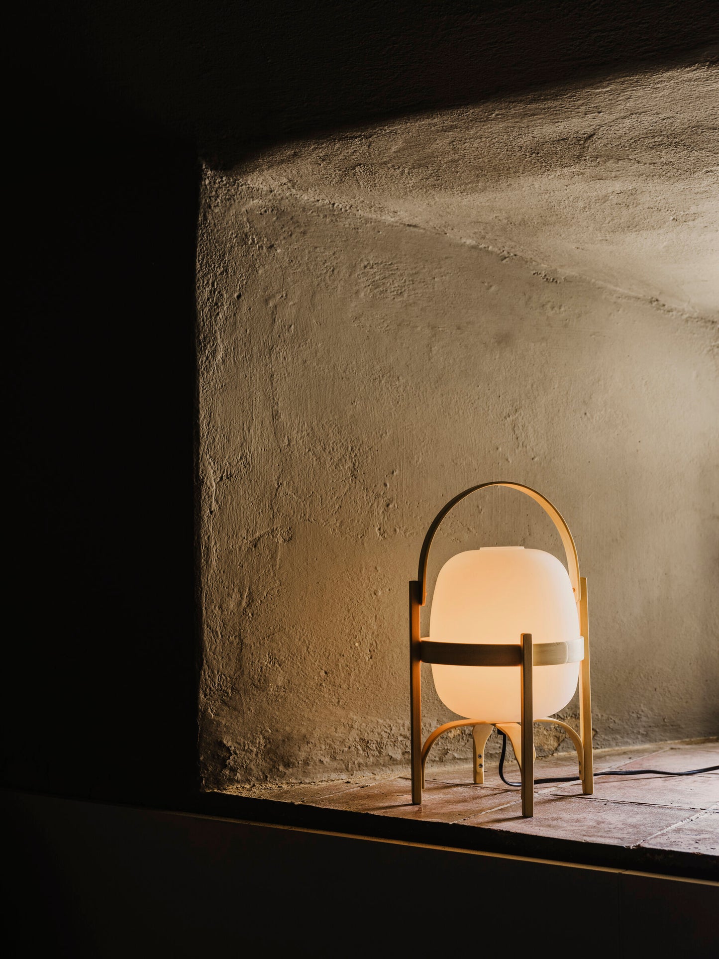 Lampe de table Cestita de Santa & Cole – Design Miguel Milá