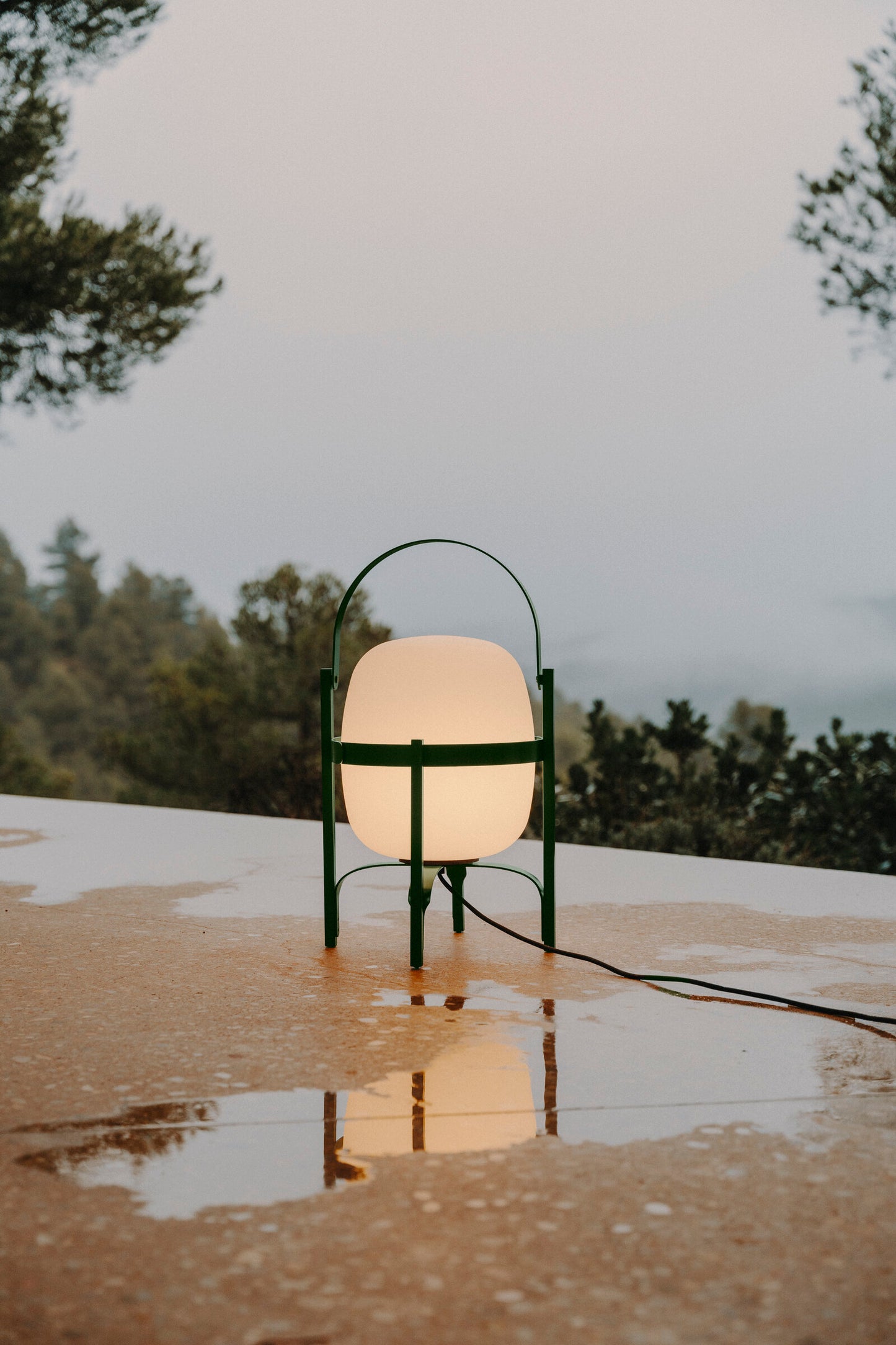 Outdoor-Leuchte Cesta von Santa & Cole – Design Miguel Milá