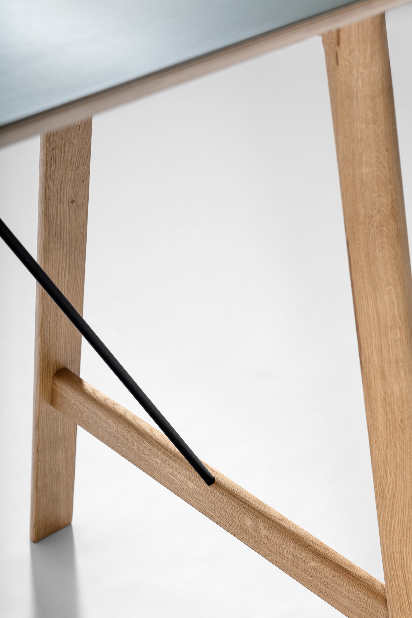 Table en bois massif Rail High