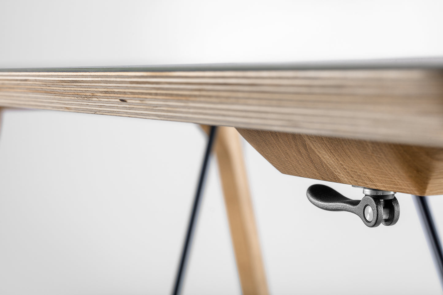 Table en bois massif Rail High