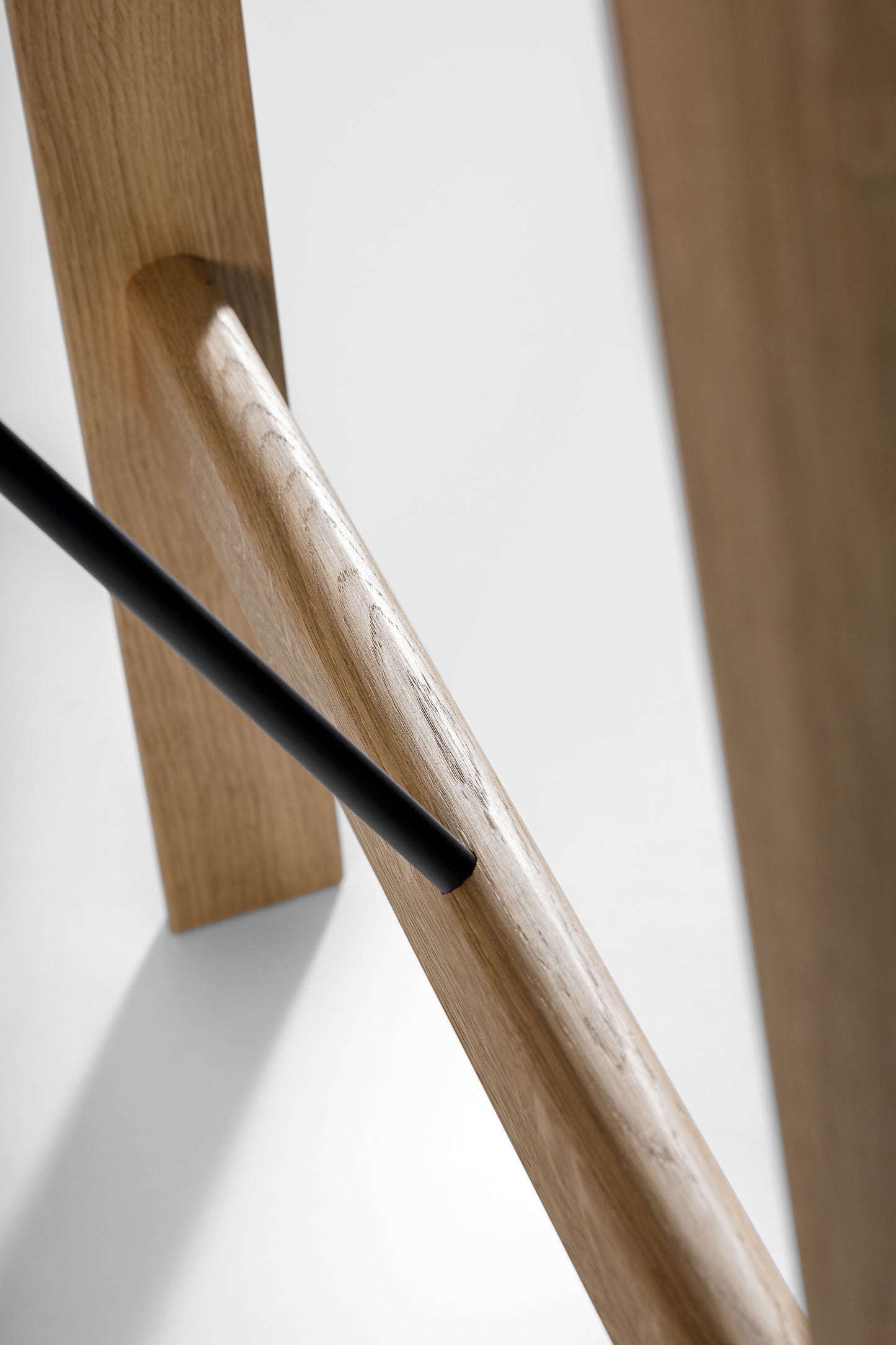 Table en bois massif Rail High