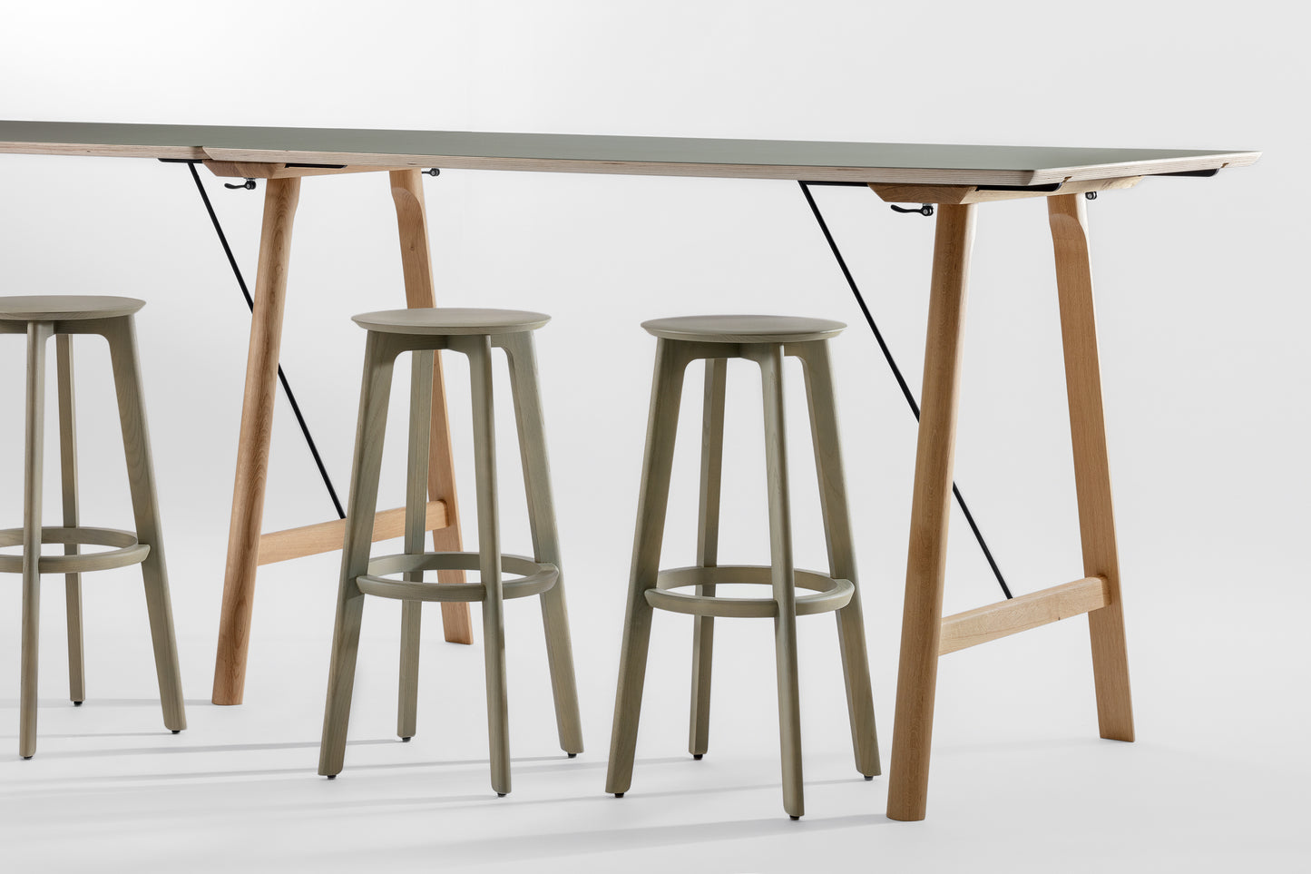 Table en bois massif Rail High