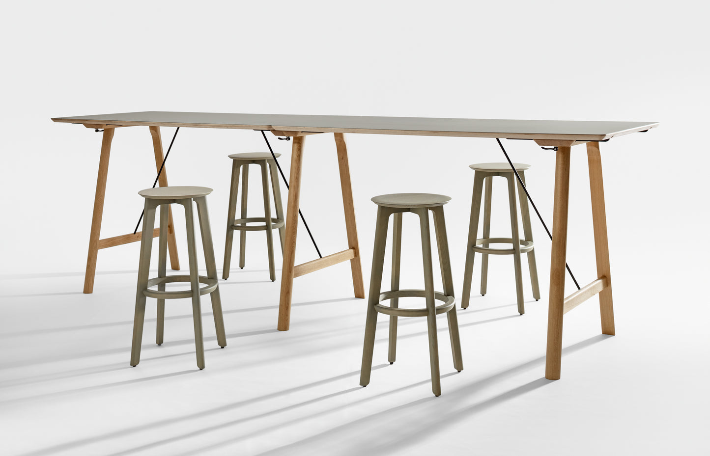 Table en bois massif Rail High