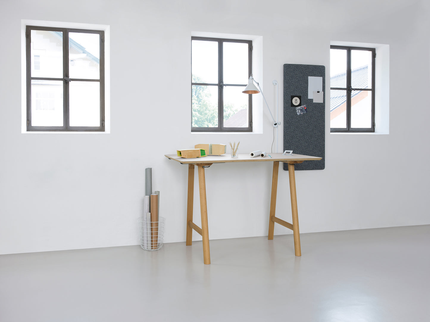 Table en bois massif Rail High