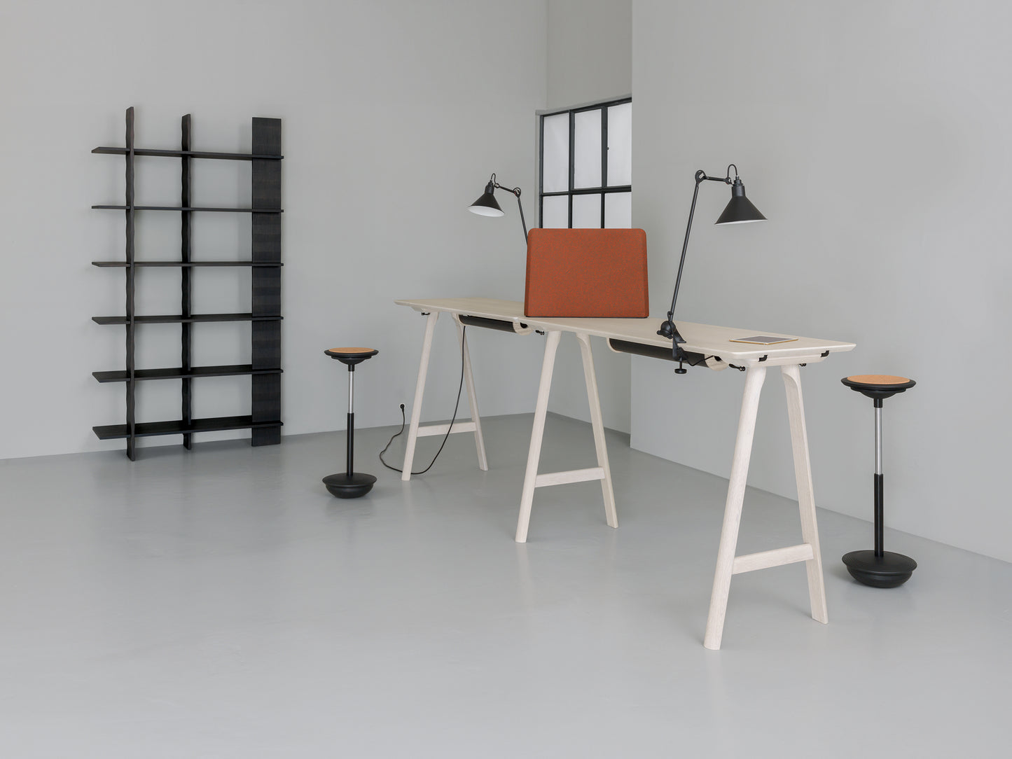 Table en bois massif Rail High